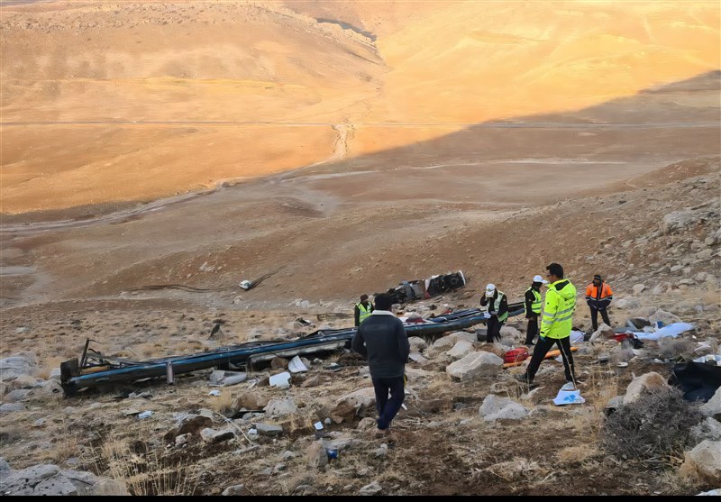 آخرین وضعیت حادثه واژگونی مرگبار اتوبوس در گردنه ایلاندره؛ 4 فوتی و 17 مصدوم اخبار اصفهان , اخبار شاهین شهر , اخبار نجف آباد ,