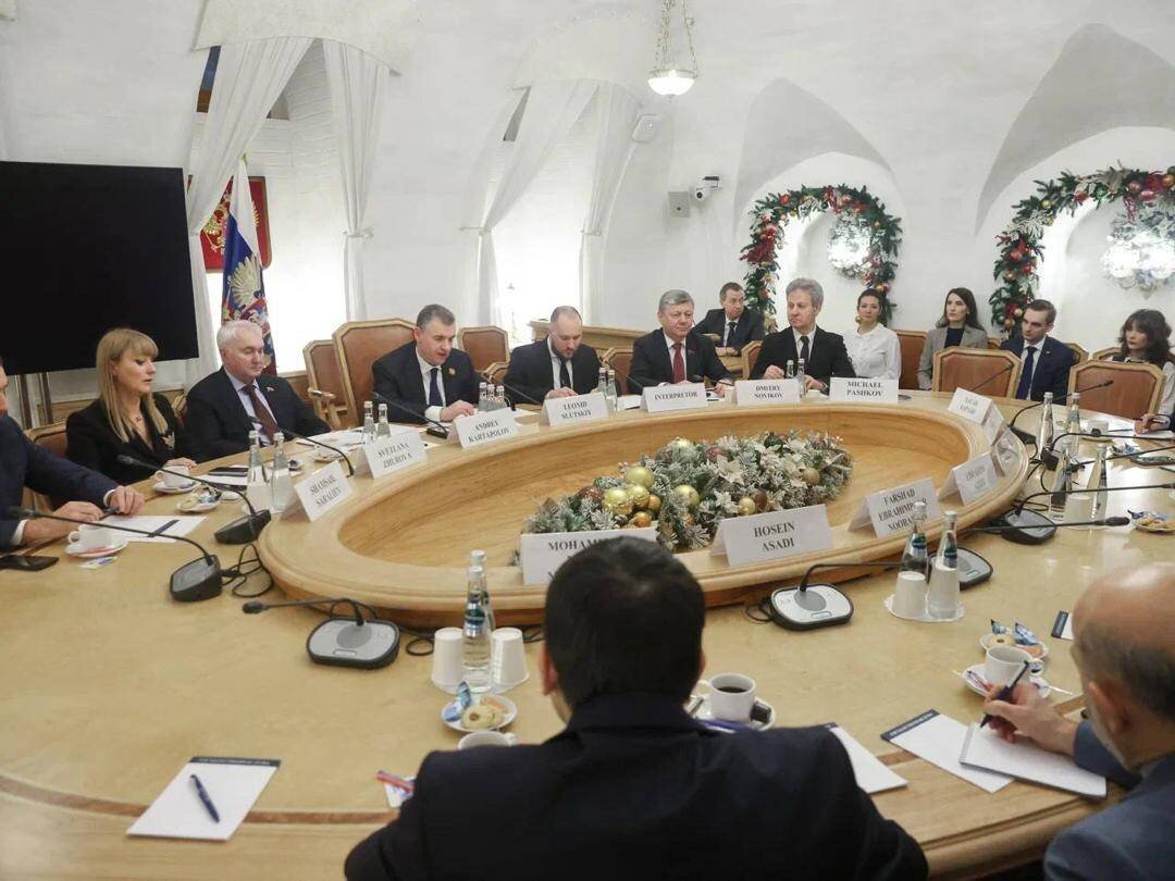 عزیزی: امنیت ایران و روسیه در هم تنیده است امنیت ایران و روسیه در همه تنیده است/ اهمیت توسعه مناسبات با توجه به اقدامات خصمانه غربیها