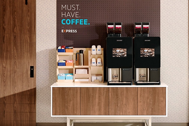 خدمات رایگان هتل - معرفی خدمات 13 هتل داخلی و خارجی سرویس نوشیدنی چای و قهوه از خدمات رایگان هتل ها