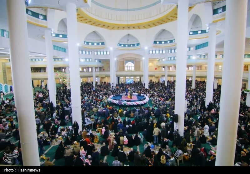 باران، قرآن و نرگس؛ نیمه‌شعبانِ متفاوت در مصلای زنجان