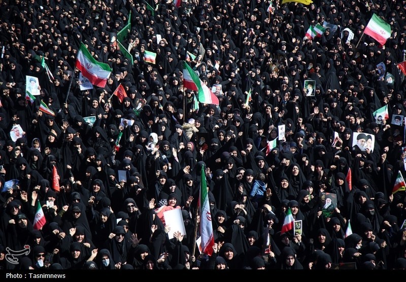 تشییع حماسی 8 شهید حملات آمریکا در قم؛ مردم خواستار انتقام شدند+فیلم حضرت معصومه (س) , اخبار استان قم , شهید , شهید امام خامنه ای (ره) ,