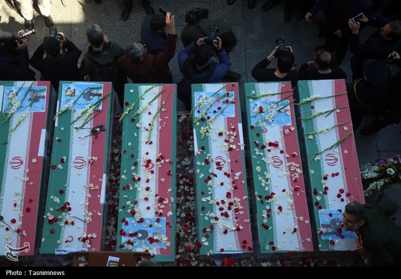 تشییع حماسی 8 شهید حملات آمریکا در قم؛ مردم خواستار انتقام شدند+فیلم حضرت معصومه (س) , اخبار استان قم , شهید , شهید امام خامنه ای (ره) ,