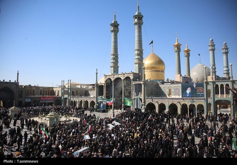 تشییع حماسی 8 شهید حملات آمریکا در قم؛ مردم خواستار انتقام شدند+فیلم حضرت معصومه (س) , اخبار استان قم , شهید , شهید امام خامنه ای (ره) ,