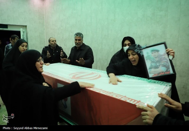 صلابت زینبی مادر شهید عباس مبینی؛ به مادر شهید بودن افتخار میکنم+عکس صلابت زینبی مادر شهید عباس مبینی؛ به مادر شهید بودن افتخار میکنم+عکس