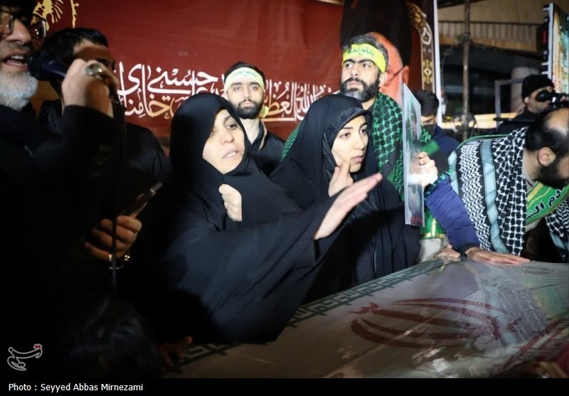 صلابت زینبی مادر شهید عباس مبینی؛ به مادر شهید بودن افتخار میکنم+عکس صلابت زینبی مادر شهید عباس مبینی؛ به مادر شهید بودن افتخار میکنم+عکس