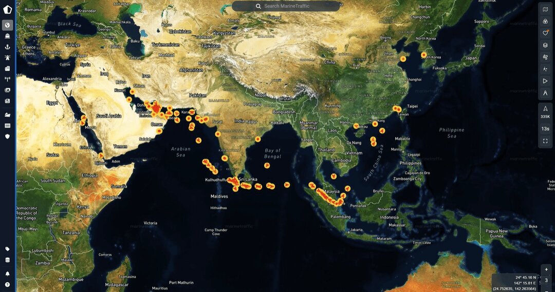تصاویر ماهوارهای از تنگه هرمز/ ترامپ با پیششرط ایران موافقت کرد؟ تصاویر ماهوارهای از تنگه هرمز/ ترامپ با پیششرط ایران موافقت کرد؟