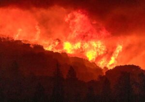 انفجار انبار مهمات در یونان با ادامه آتش‌سوزی‌های جنگلی + فیلم