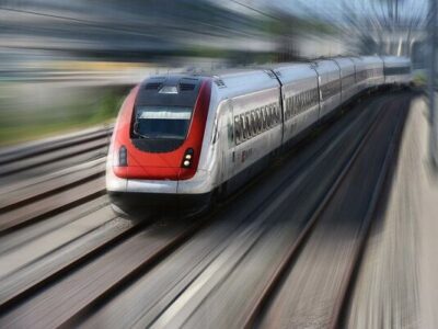 حرکت کند قطار سریع السیر اصفهان- تهران! | خطوط آهنی در ایستگاه مانع‌گذاری مسئولان
