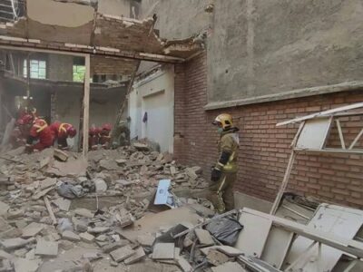 ریزش ساختمانی ۲ طبقه در خیابان شهید مدنی تهران