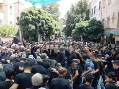 عزاداری مردم شهریار مقابل منزل شهید  صدرزاده در روز تاسوعا + فیلم