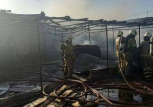 مهار آتش‌سوزی کارگاه‌های مبل‌سازی در اسلامشهر