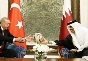 هدیه فوتبالی امیر قطر به اردوغان + عکس