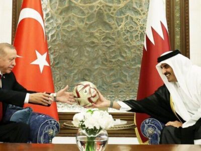 هدیه فوتبالی امیر قطر به اردوغان + عکس