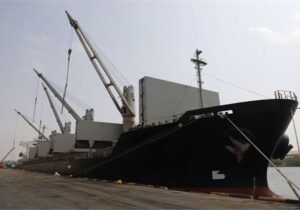 کشتی ۳۳ هزار تنی حامل خاک آهن و روی در بندر شهید باهنر بارگیری کرد