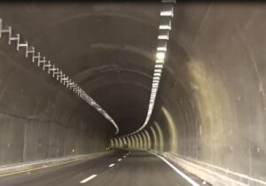 تونل‌های اول و دوم راه کربلا در محور ایلام- مهران زیر بار ترافیک رفت
