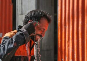 ثبت بیش از ۱۵ هزار تماس با اورژانس تهران به علت گرمازدگی