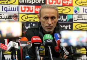 واکنش تند گل‌محمدی: فوتبال ایران را یک سال تعطیل کنید!