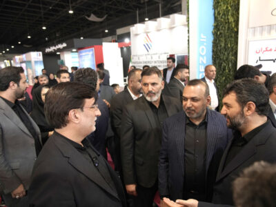 وزیر کار و امور اجتماعی عراق از غرفه سازمان منطقه آزاد ارس بازدید کرد