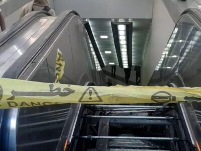 باز هم دست یک کودک در پله برقی مترو گیر کرد!
