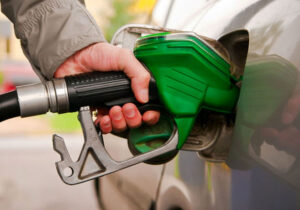 نرخ یک لیتر بنزین از یک لیتر آب کمتر است
