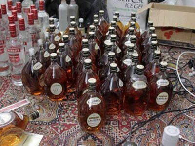 کشف ۱۰۰۰ لیتر مشروبات الکلی از یک واحد مسکونی در ملارد