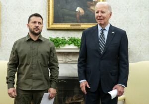کمک جدید بایدن به زلنسکی / آمریکا به اوکراین موشک دروبرد می‌دهد