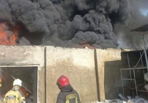 آتش‌سوزی کارگاه تولید مواد شیمیایی در جاده ساوه+ عکس و فیلم