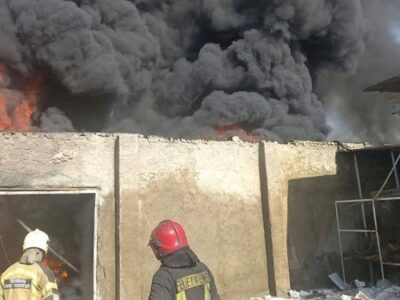 آتش‌سوزی کارگاه تولید مواد شیمیایی در جاده ساوه+ عکس و فیلم
