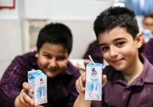توزیع شیر مدارس در این منطقه محروم