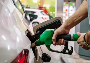 خبرهای مهم درباره قیمت بنزین /  گرانی در راه است ؟