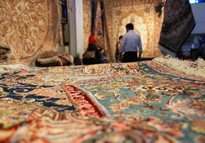 درآمد حاصل از صادرات فرش به ۴۰ میلیون دلار تقلیل یافت / قاچاق فرش‌های بی‌کیفیت افغان‌بافت به ایران