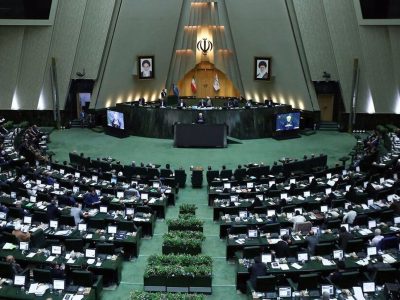 اگر با افزایش حقوق کارمندان، کسری بودجه زیاد شود، تورم بیشتر می‌شود