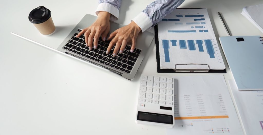 انتخاب بهترین نرم افزار برای مدیریت مالی و اداری سازمان‌ها