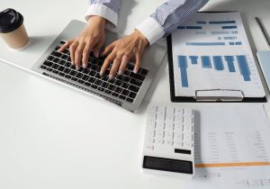 انتخاب بهترین نرم افزار برای مدیریت مالی و اداری سازمان‌ها