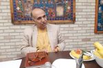 پازوکی: تحریم‌ها برداشته شود، نرخ ارز سقوط می‌کند، اما این را تندرو‌ها نمی‌خواهند بپذیرند