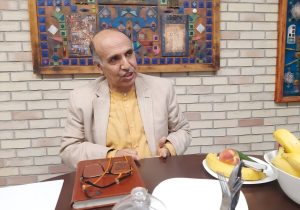 پازوکی: تحریم‌ها برداشته شود، نرخ ارز سقوط می‌کند، اما این را تندرو‌ها نمی‌خواهند بپذیرند