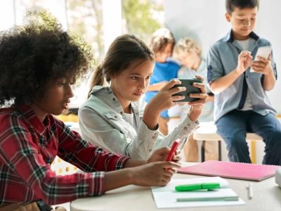 تحلیل راهکارهای تامین مالی برای خرید گوشی‌های دانش‌آموزی