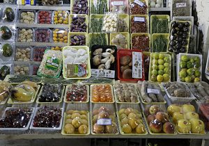 اتاق اصناف ایران: با گران فروشان برخورد می کنیم