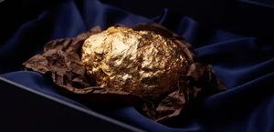 از تخم شکلاتی، آیفون طلا بیرون آمد / عکس