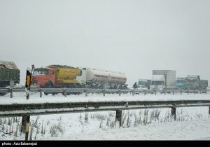 انسداد موقت محور مهریز- میانکوه در پی بارش برف و یخزدگی