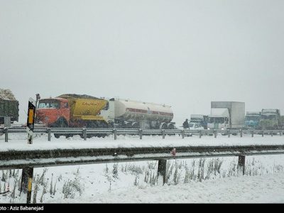 انسداد موقت محور مهریز- میانکوه در پی بارش برف و یخ‌زدگی