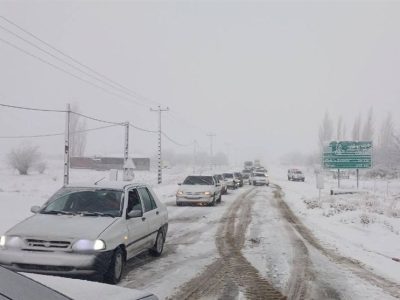 بارش یک متری برف در سربیژن؛ راه سربیژن و فاریاب – کهنوج بسته شد