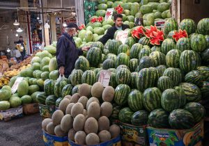 بازار سرد شب یلدا در زنجان| قیمت خشکبار و میوه سرسام آور است