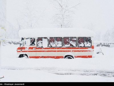 برف راه ۹۰ روستای الیگودرز را بست/ گردنهها در انسداد