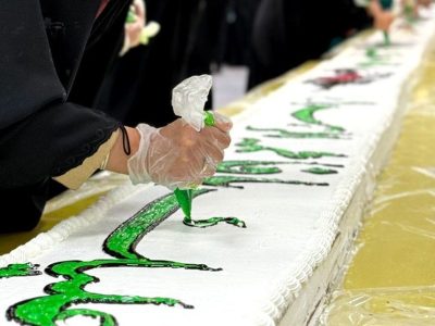 توزیع کیک ۷۰ متری ویژه میلاد حضرت زهرا (س) در حرم رضوی