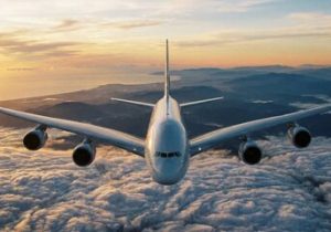 حادثه نادر در آسمان؛ شیشه کابین خلبان حین پرواز ترک خورد