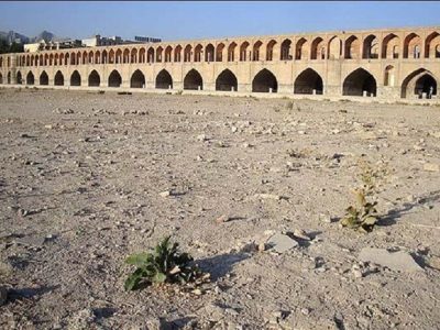 حقآبه زایندهرود و کشاورزان به تمسخر گرفته شده؛ آب دریا مال صنعت است نه شهر!