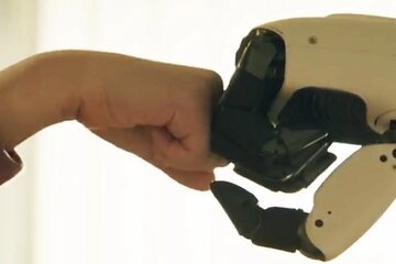 ربات انساننمای جدید الجی، انجام کارهای خانه را آسان میکند