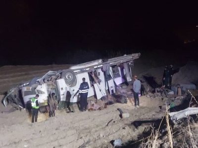 سقوط اتوبوس از ارتفاع ۵ متری در دنا؛ ۱۳ نفر مصدوم شدند