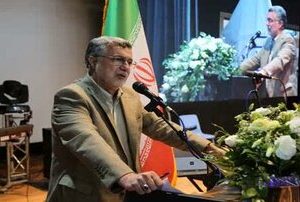 صحبتهای تند وزیر بهداشت درباره انتقال دانشجو از خارج به داخل کشور/ اگر این عدالت است، من بلد نیستم!